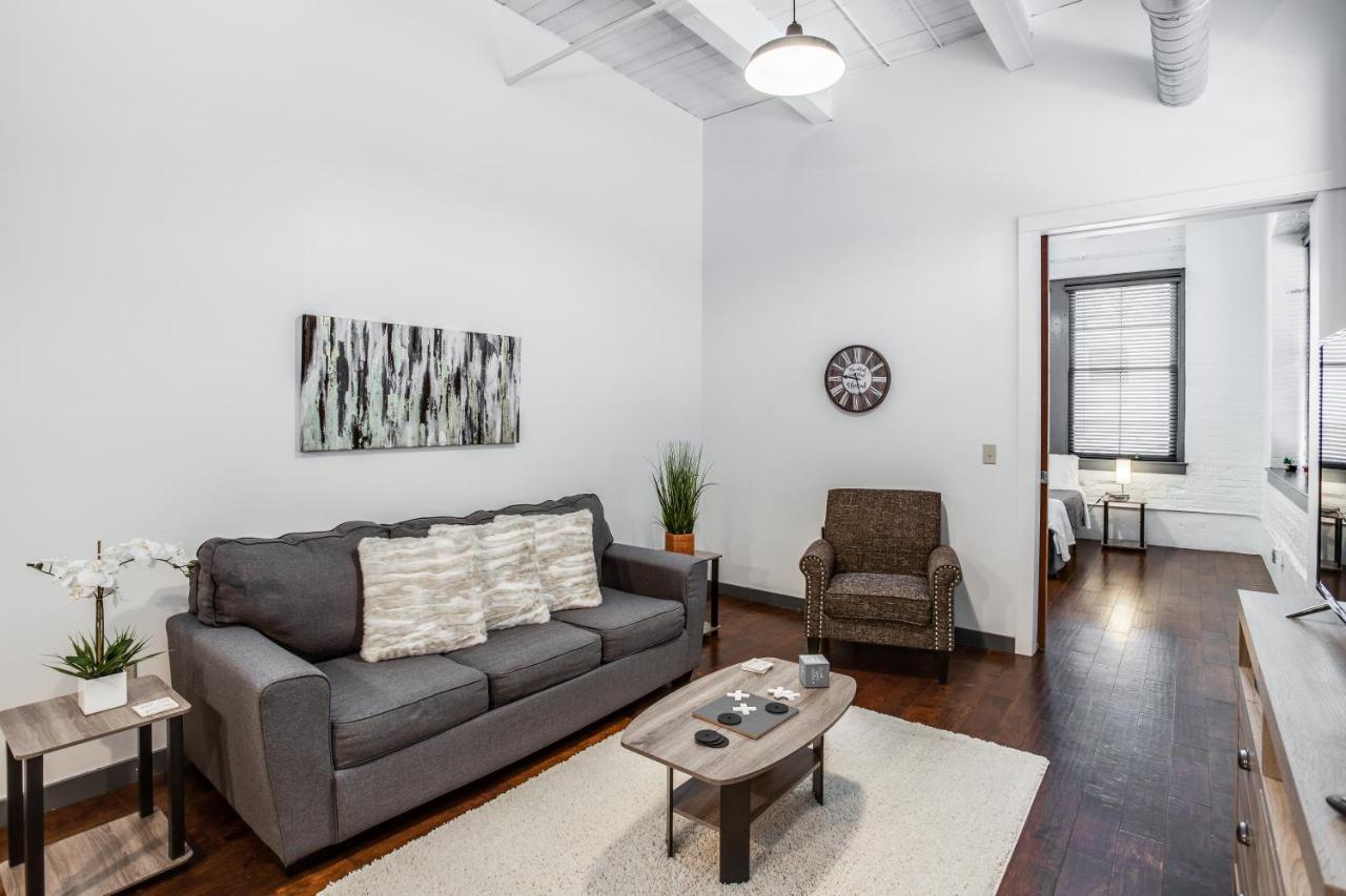 Ny Style Centric Loft With King Bed By Park Ave Daire Rochester Dış mekan fotoğraf