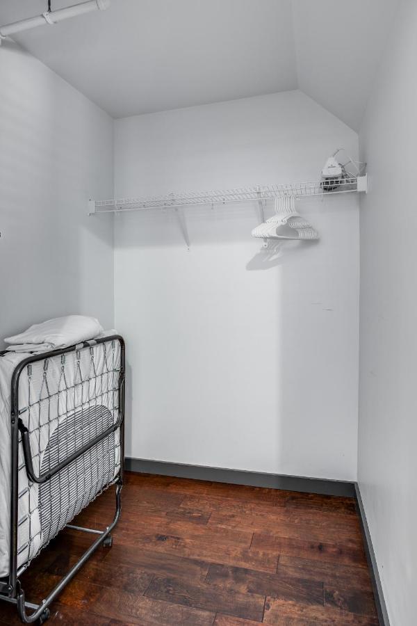 Ny Style Centric Loft With King Bed By Park Ave Daire Rochester Dış mekan fotoğraf